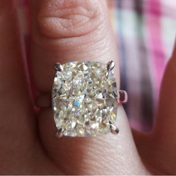 7 carat size 6 rhodium plated ring - Picture 9 of 10